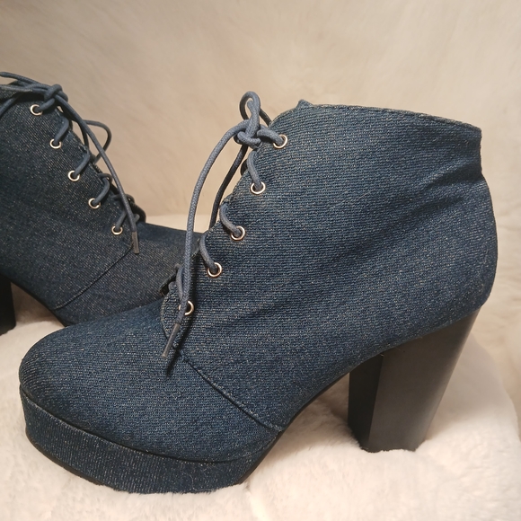 Stylish Blue Denim Block 4" Heel Boots Size 8 1/2 - Picture 3 of 12